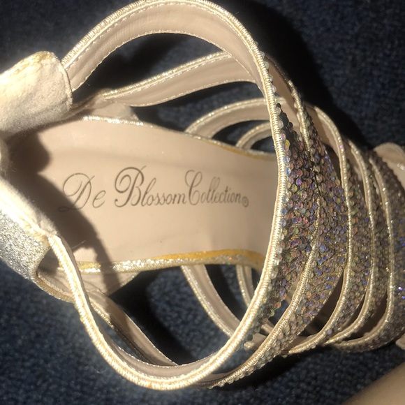 BEAUTIFUL GOLDEN HEELS 💛✨ - Picture 4 of 4